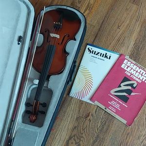 Violin with two beginner books- new condition!